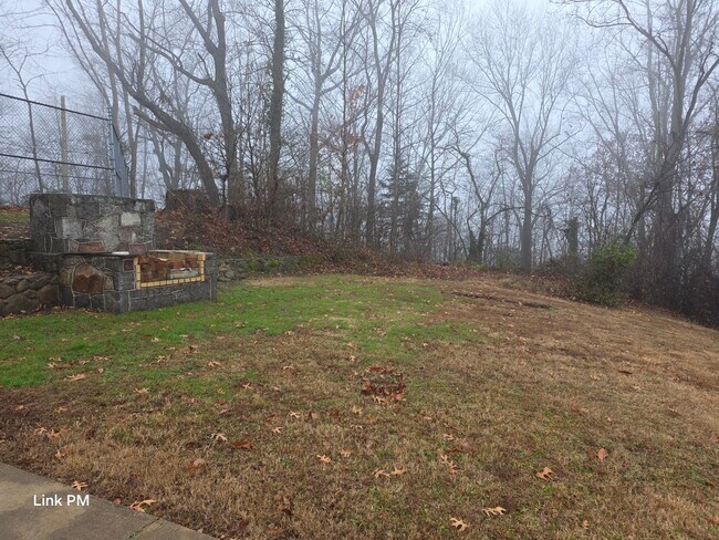 Foto del edificio - Spacious 5+ Bedroom Home with Private In-Law Suite in Desirable Red Bank for under $2600