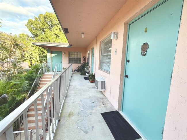 Building Photo - 10 SE 9th Ave