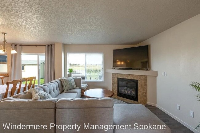 Building Photo - 4 br, 2.5 bath House - 7516 S Dour St