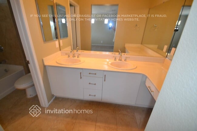 Building Photo - 7215 Blossom Ct
