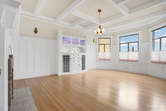 Building Photo - 1077 Dolores St