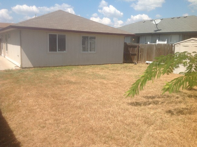 Foto del edificio - 2408 Tracey Ann Ln