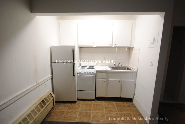 Building Photo - 1 Bd on , NO FEE