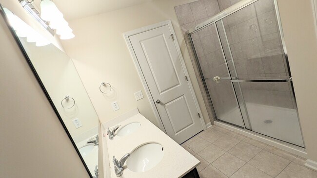 Foto del edificio - 124 Bison Park Dr