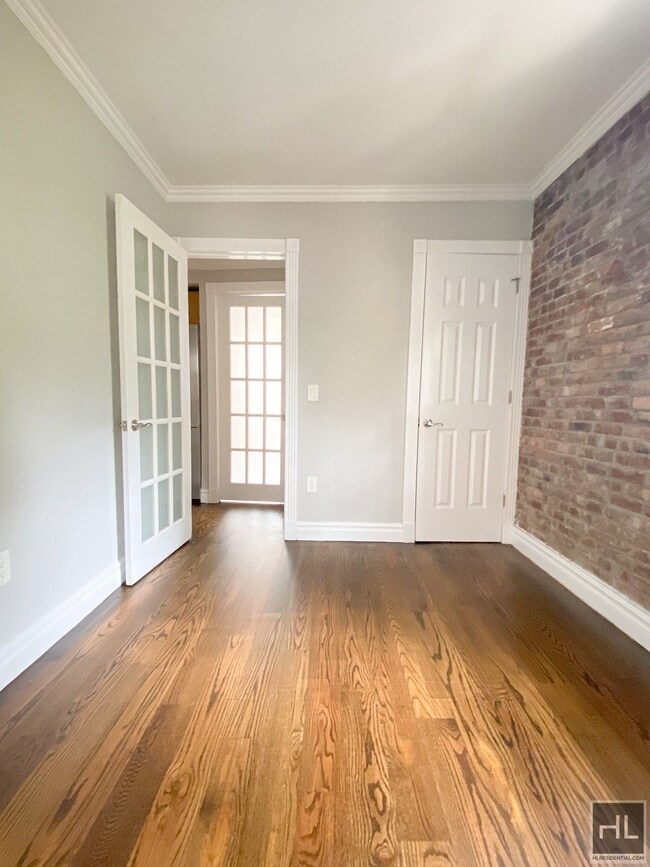 Foto del edificio - STUNNING MIDTOWN WEST 3 BEDROOM - WON'T LA...