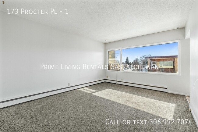 Building Photo - 173 Procter Pl