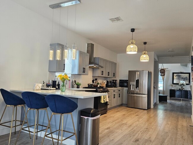 Foto del edificio - 84 Center Ave