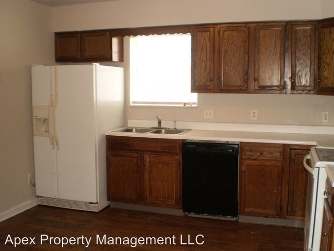 Building Photo - 422 Cedar Ave
