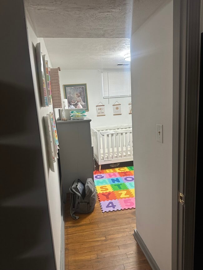 small bedroom - 623 S 33rd St