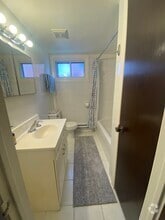 Building Photo - 5374 Av Connaught
