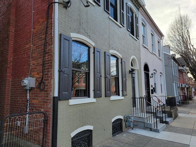Building Photo - 337 N Lime St