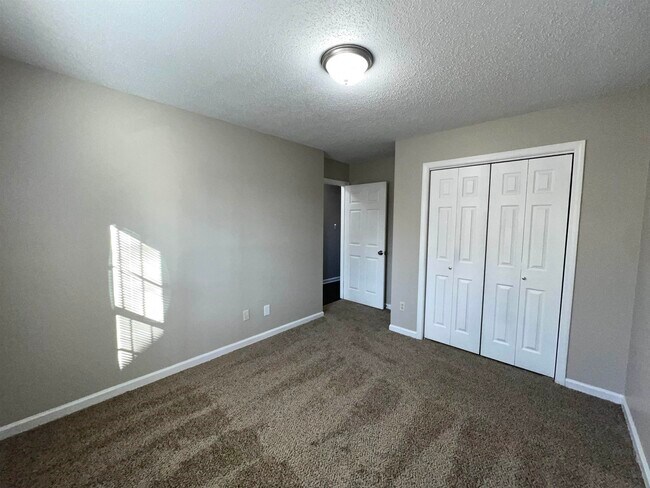 Foto del edificio - 6024 Cottage Hill Dr