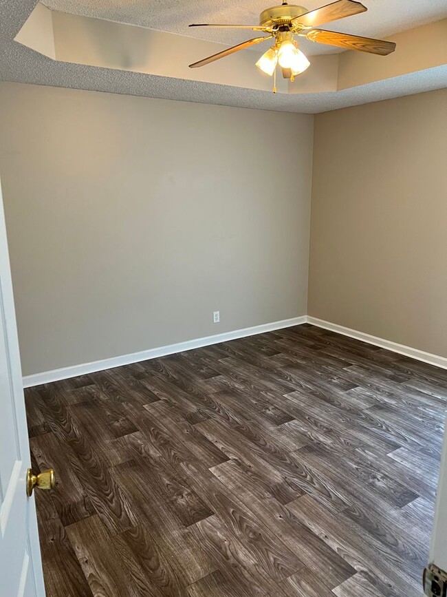 Building Photo - Newly Renovated 3 Bed Home Rent Ready