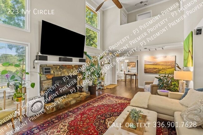 Foto del edificio - 223 Ivy Cir