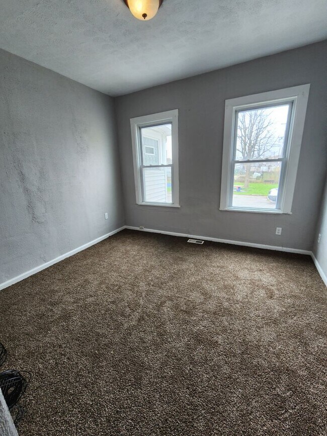 Foto del edificio - One Bedroom House For Rent
