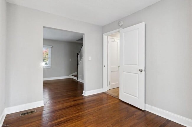 Foto del edificio - 7622 Newport Ave