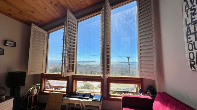 Foto del edificio - Charming Brown Shingle Home 3bd 2.5ba Nest...