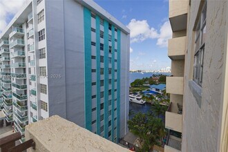 Building Photo - 806 N Miami Beach Blvd