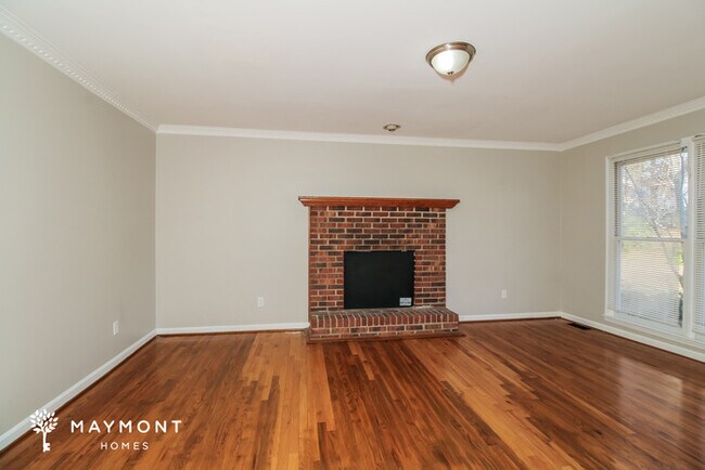 Building Photo - 121 Silvermill Rd