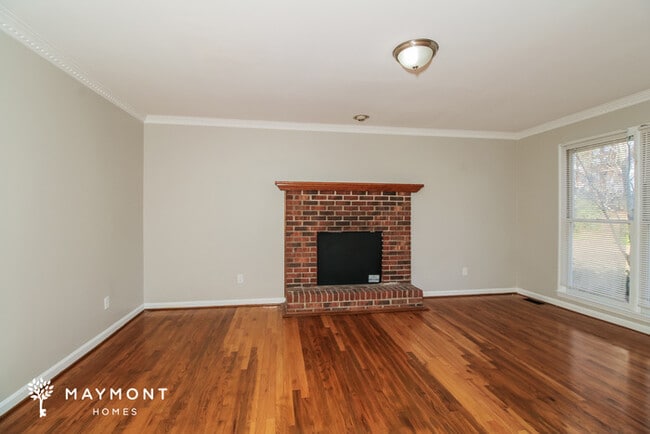 Foto del edificio - 121 Silvermill Rd