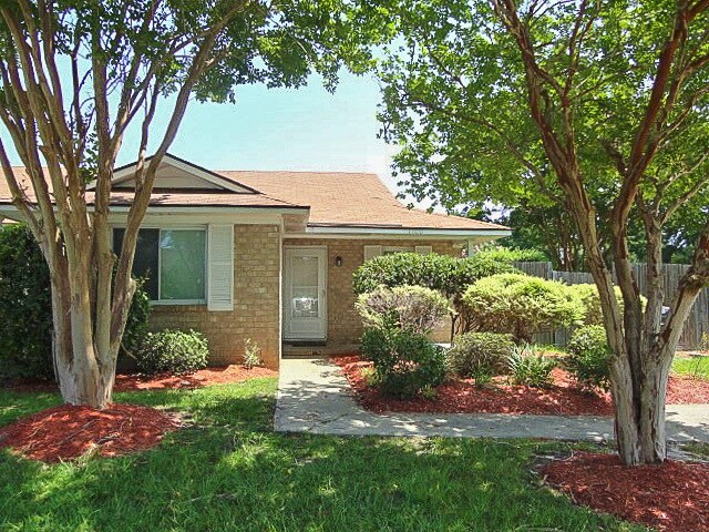 Foto del edificio - 7700 Corley Dr