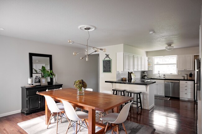 Foto del edificio - 12650 SW Park Way