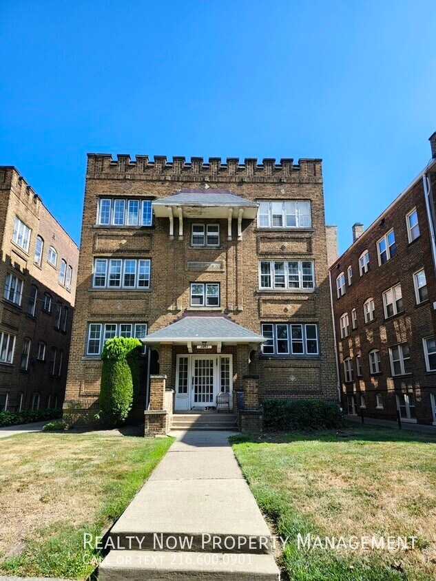 Primary Photo - 4 Bed 2 Bath Apartment