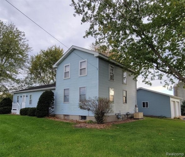 Farmhouse charm - 16981 M-52