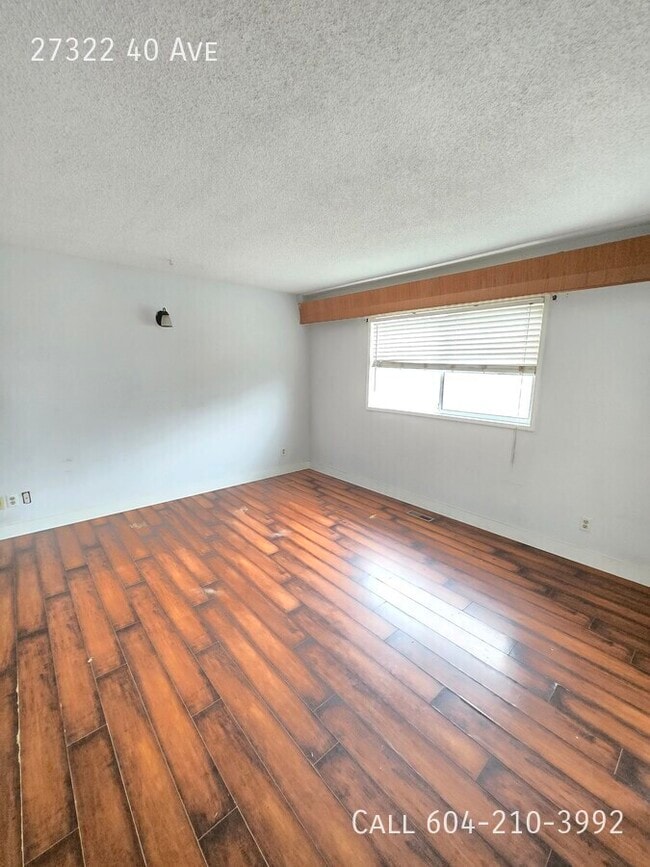 Building Photo - Spacious Home with Large Barn