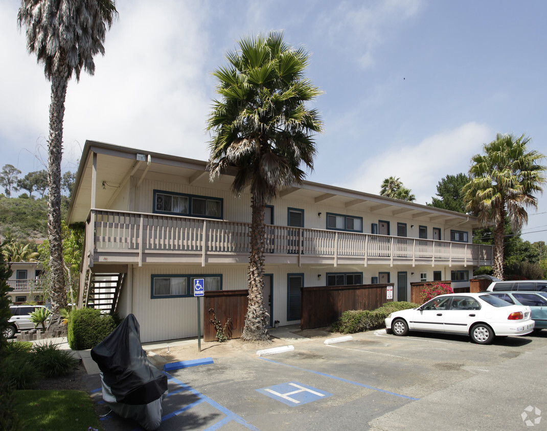 Primary Photo - Country Club Apartments