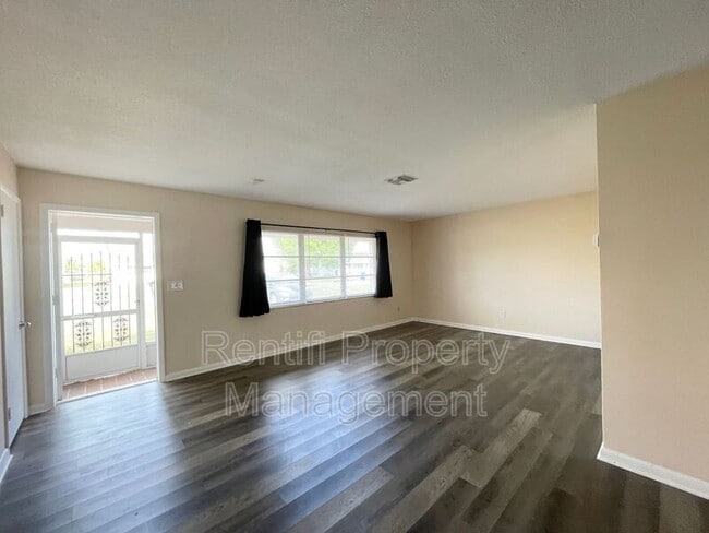 Building Photo - 335 Beachwood Rd