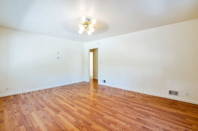 Building Photo - 937 24th St