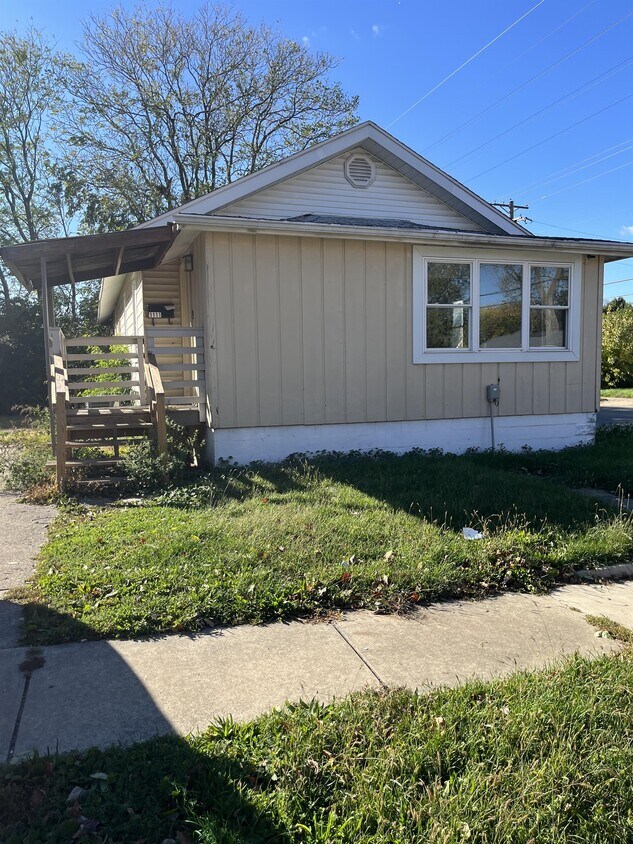 1111 N 6th St, Champaign, IL 61820 House Rental in Champaign, IL