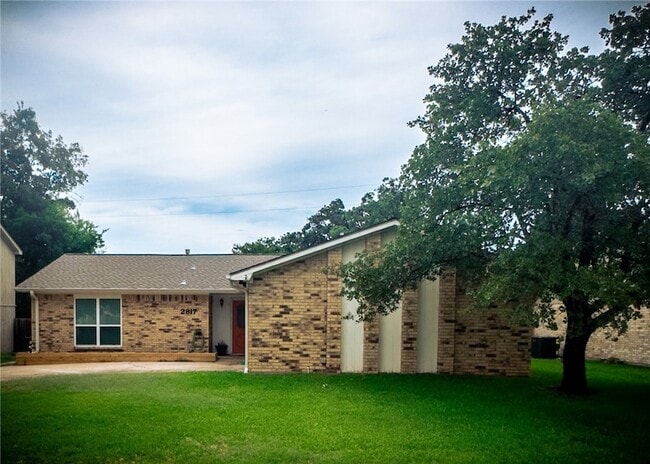 Building Photo - 2817 Jennifer Dr