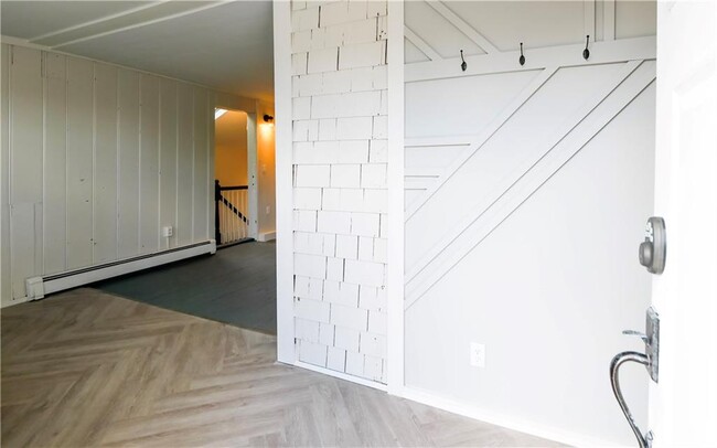Building Photo - 636 Park Ave