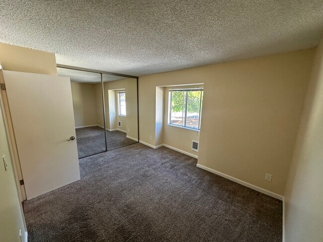 Foto del edificio - B10 200 SW Florence Ave