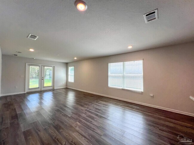 Building Photo - 5257 Peach Dr
