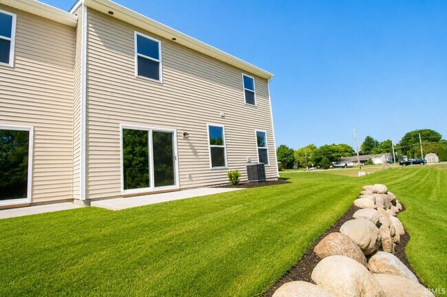 Building Photo - 3563 Canal Square Dr
