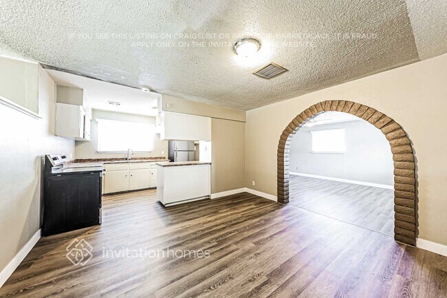 Building Photo - 6921 W Hazelwood St