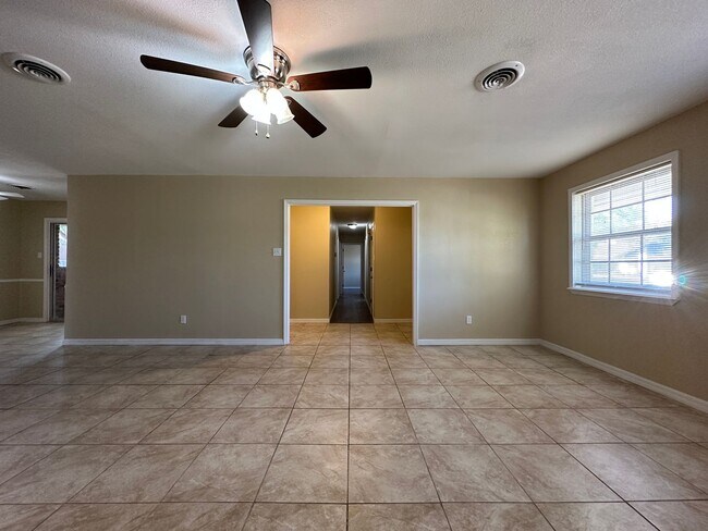 Foto del edificio - * Move-In Special * Beautiful 3 Bed, 2 Bat...