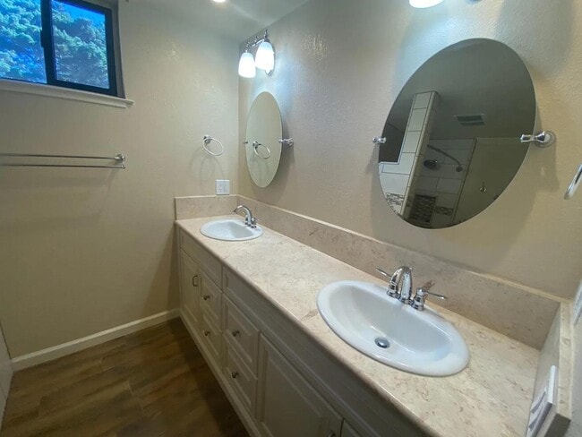 Building Photo - 585 Hawthorne St