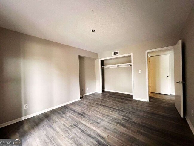 Building Photo - 2928 Parc Lorraine