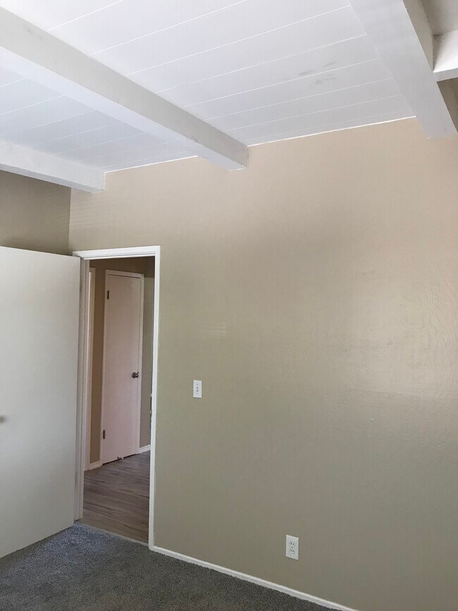 Building Photo - 2275 Ellena Dr