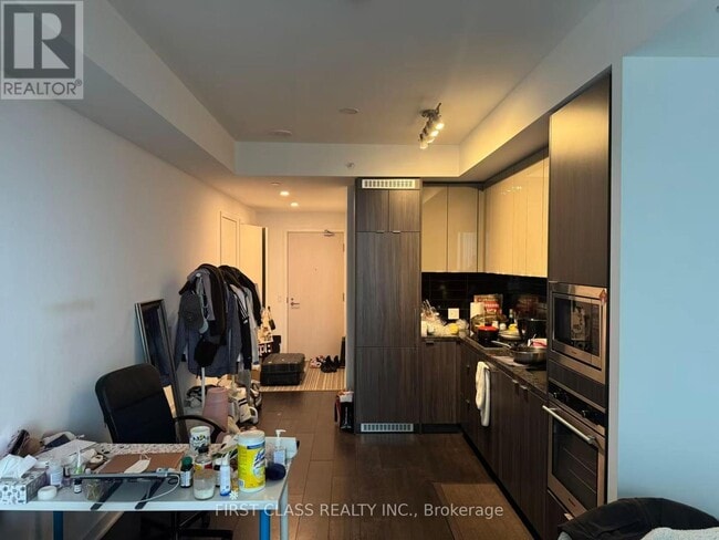 Building Photo - 115 Blue Jays Way