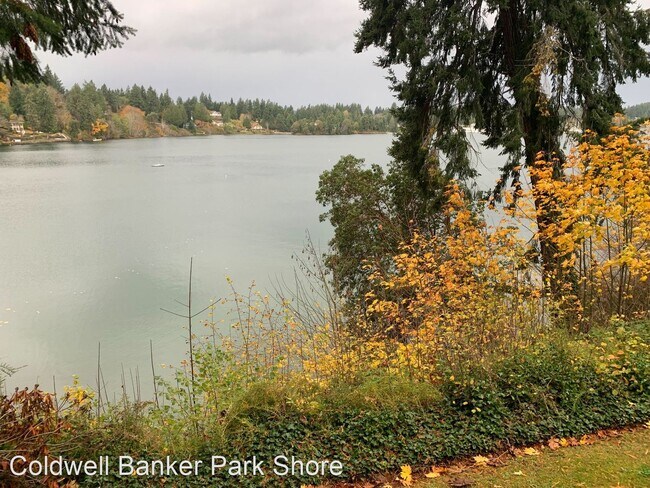 Foto del edificio - 3 br, 1 bath House - 2115 Phinney Bay Dr