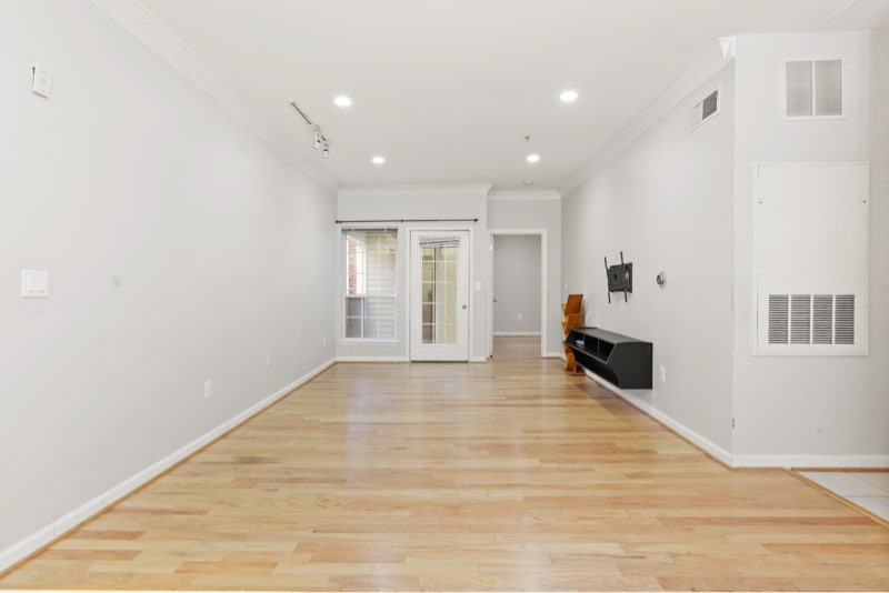 Primary Photo - 4850 Eisenhower Ave