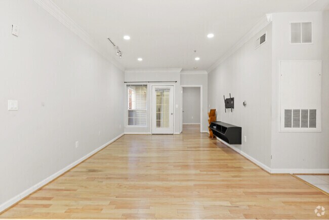 Building Photo - 4850 Eisenhower Ave