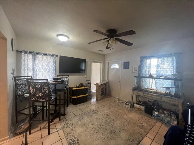 Foto del edificio - 21139 Glendale Ave