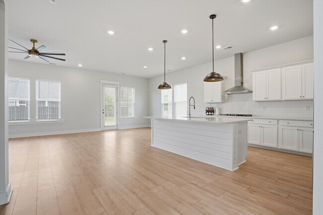 Building Photo - 392 Parish Farms Dr