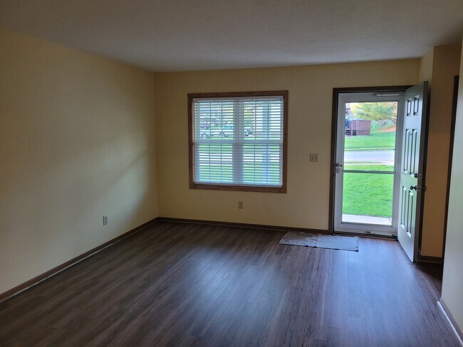 Sala de estar - 890 Postiy St NW